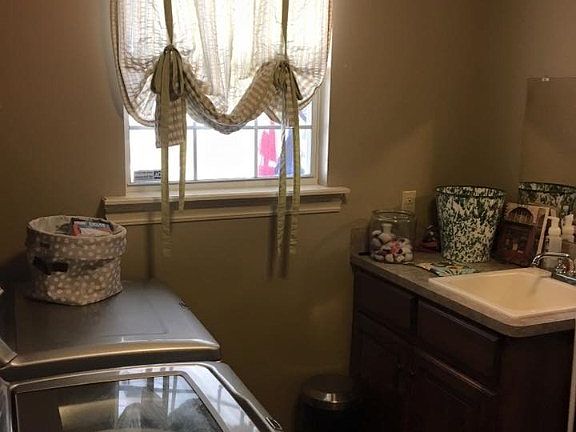 3rd image of 1508 N Taos Cir