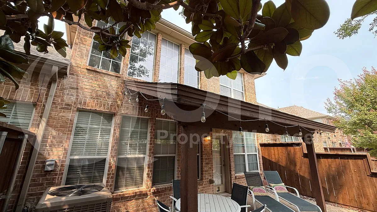 3 bed, 2.5 bath, 1667 sqft, $1,750 — Photo 2
