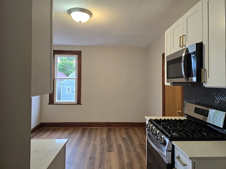 4852 S Wood St #3R — Photo 6