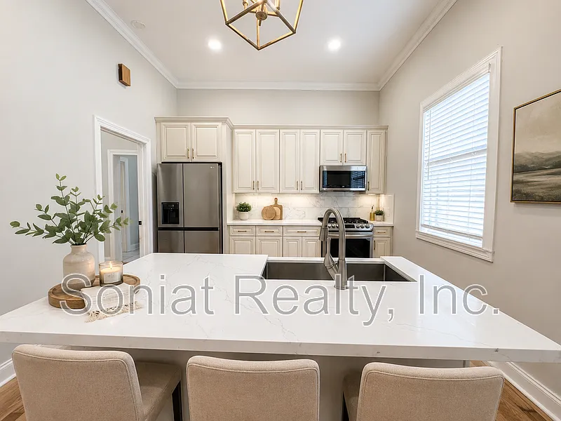 3 bed, 2.0 bath, 1100 sqft, $2,400 — Photo 4