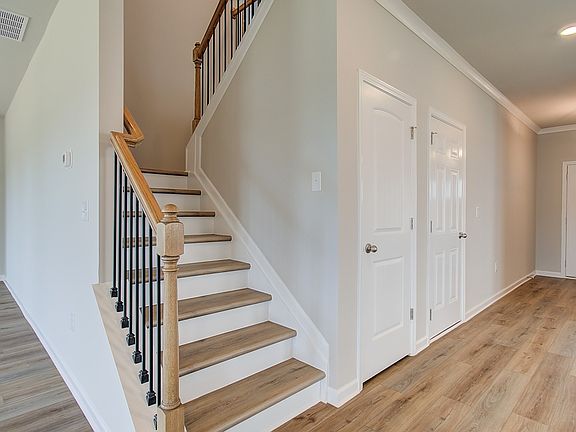5th image of 513 Teversham Dr