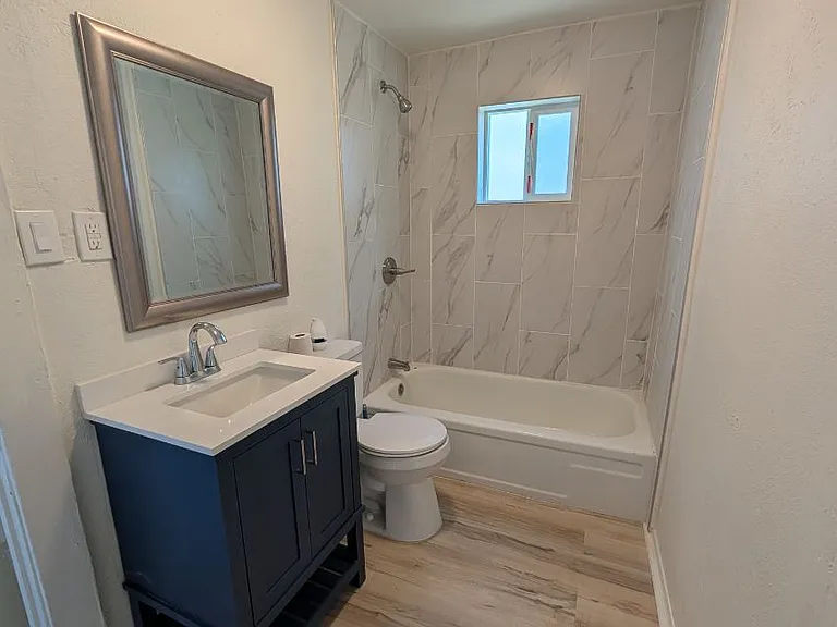 1219 Edith Blvd SE — Photo 9