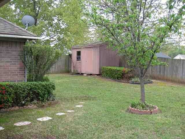 2nd image of 5801 Forest Bend Ln