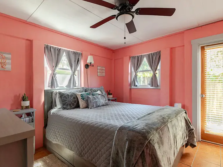 1158 Hawthorne Ave — Photo 2