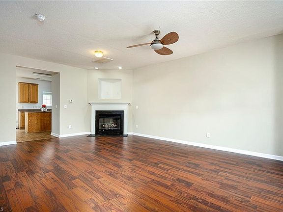 4th image of 110 Queensberry Ct