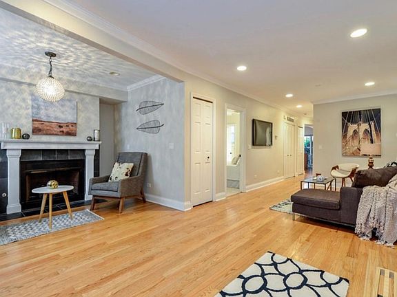 3rd image of 2216 N Sedgwick St #3