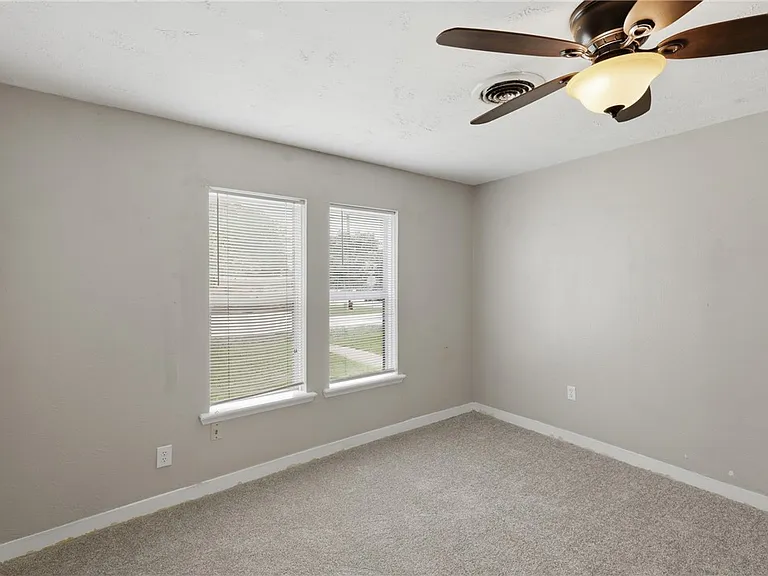 112 Williams St — Photo 20
