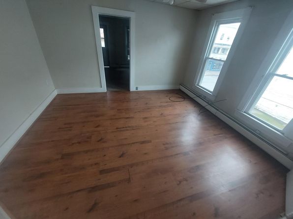 303 Main St #3