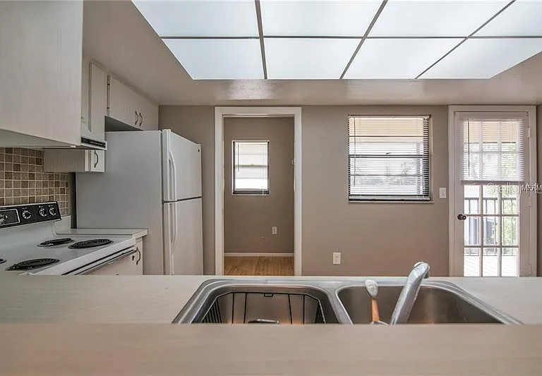 2415 Bayshore Gardens Pkwy #7 — Photo 9