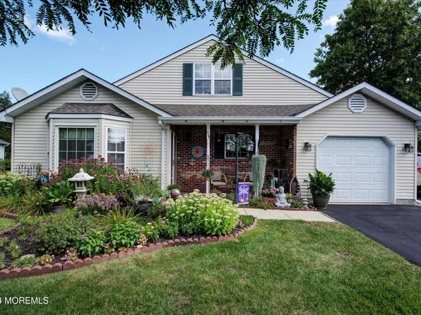 38 Farnworth Close #1000, Freehold, NJ 07728