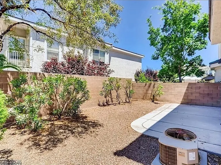 227 Charming Ct — Photo 16