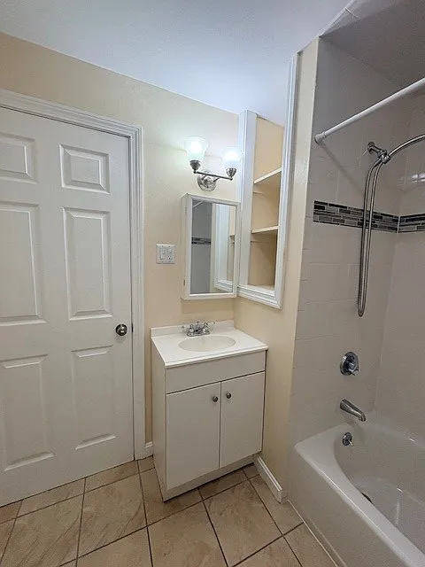 2 bed, $2,400 — Photo 4