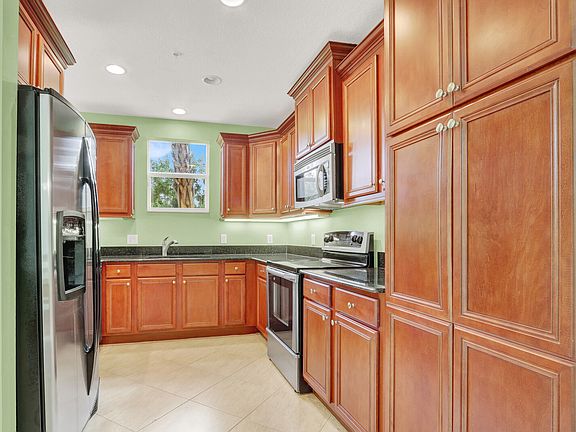 4th image of 12755 SE Old Cypress Dr #12755