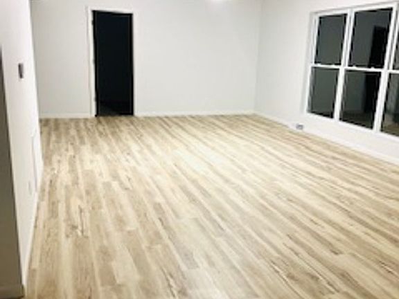 3rd image of 1315 Pershing Dr