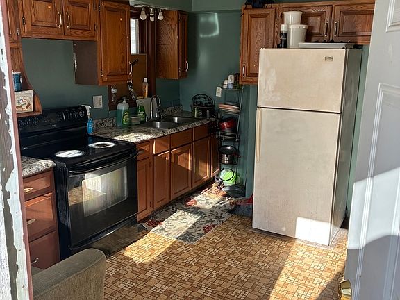 3rd image of 303 W Spring St
