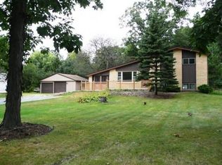 27W676 Hickory Ln, Northwoods, IL 60185