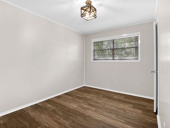 3rd image of 119 Red Oak Dr