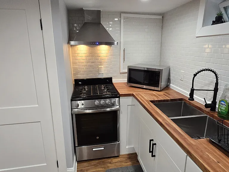 461 Main St — Photo 2
