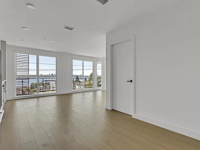 422 E 3rd St #401 — Photo 3