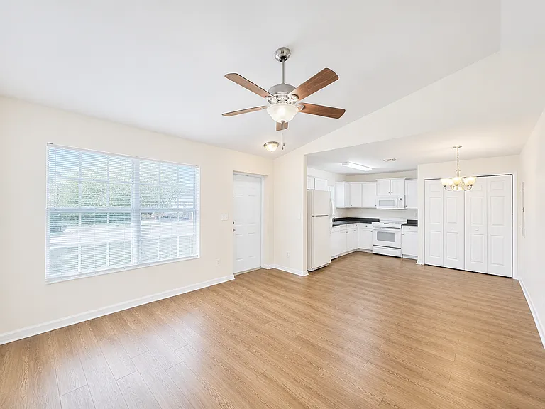 1105 Harold Ave S — Photo 8