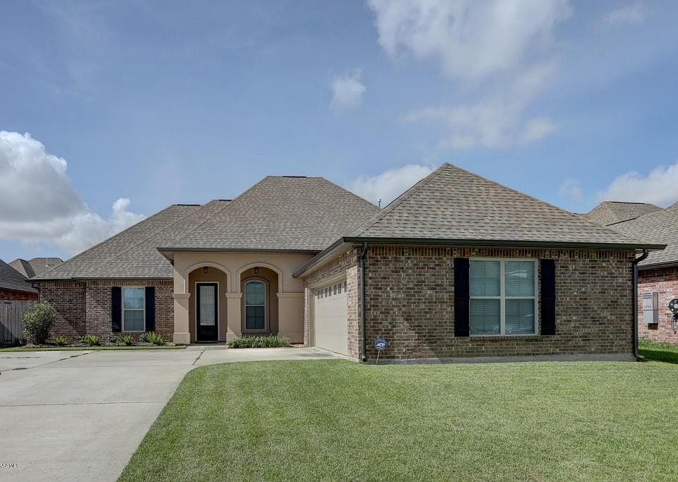1st image of 301 Meadowland Dr