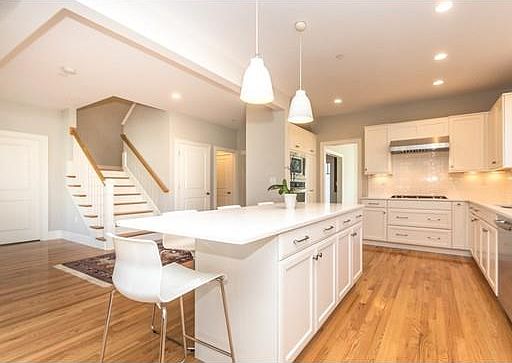 2nd image of 20 Woodmere Dr #10