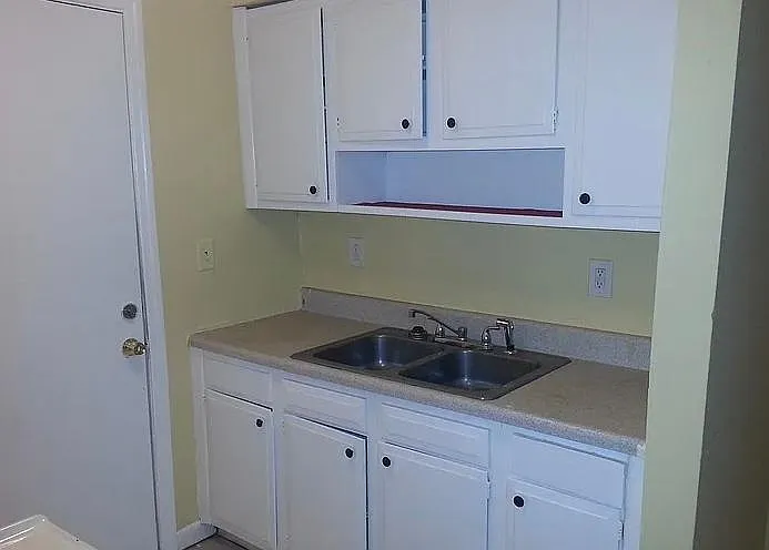 2 bed, 800 sqft, $1,095 — Photo 3