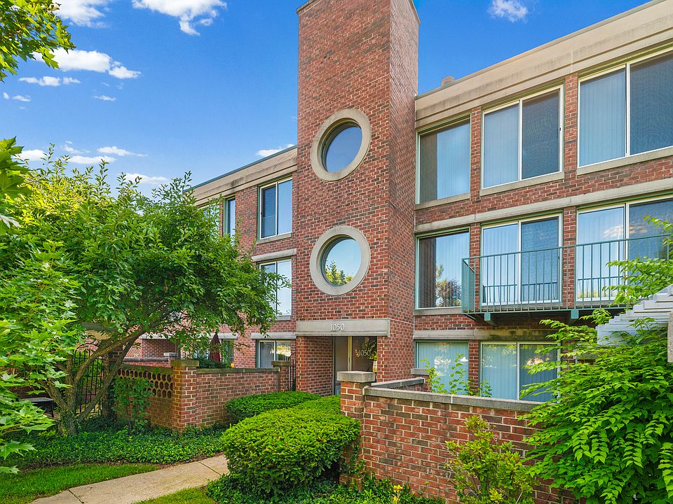 1st image of 1050 Arbor Ln Unit 303