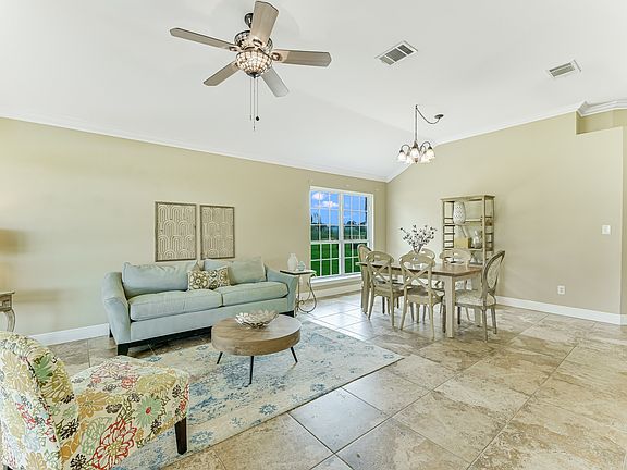 3rd image of 404 Colovista Pkwy