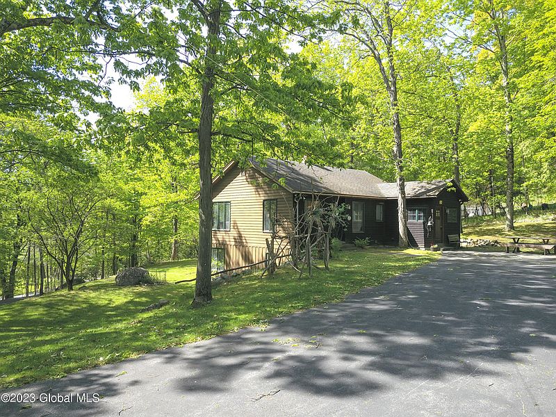 5th image of 612 Baldwin Road