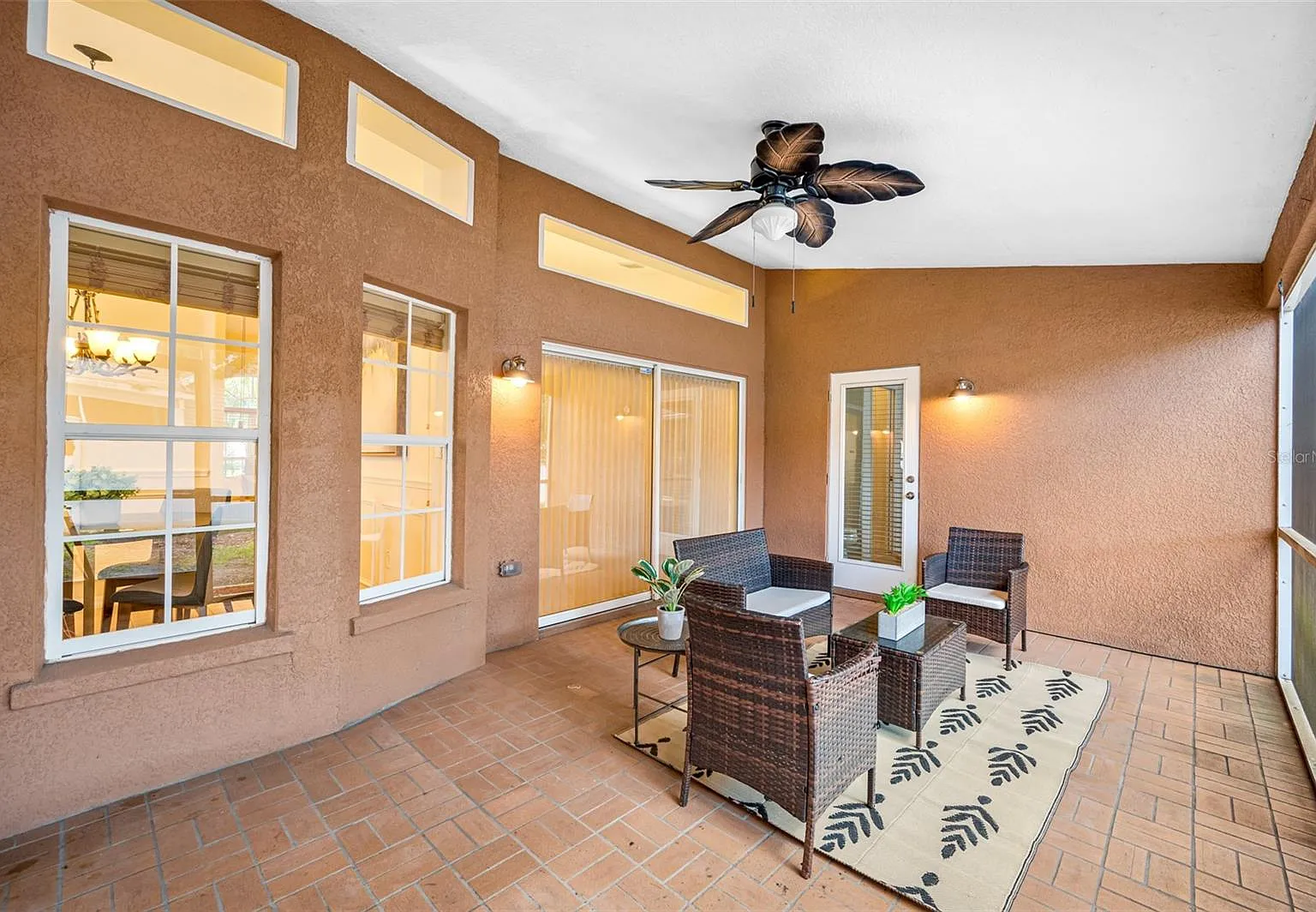 3 bed, 1924 sqft, $2,295 — Photo 2