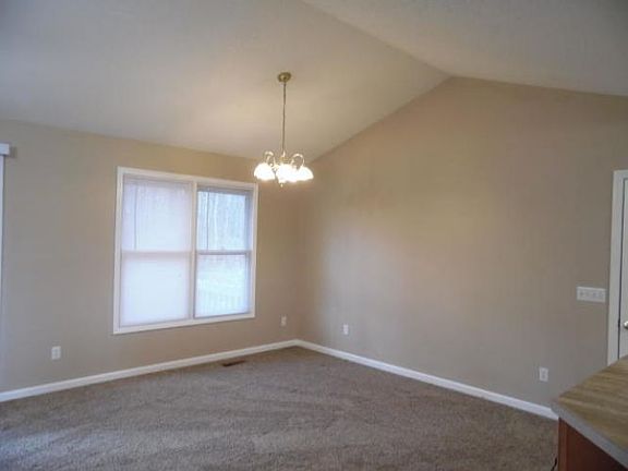 3rd image of 275 Lakewood Dr