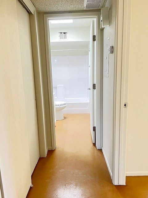 Hallway to bedrooms and bathroom