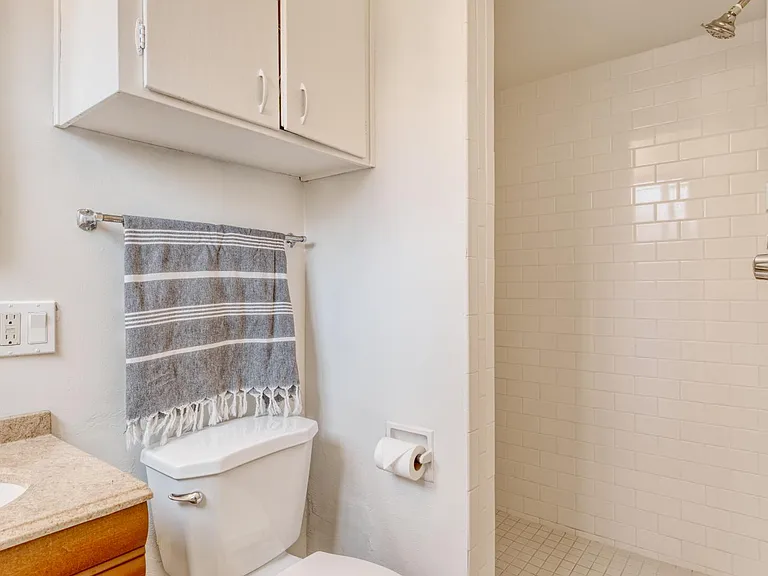 501 W 18th St — Photo 9