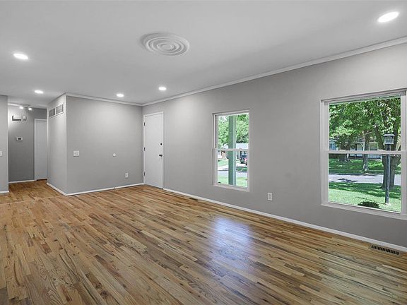 3rd image of 2135 Aqueduct Dr