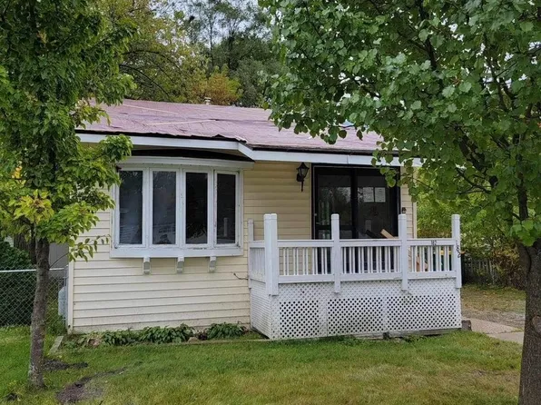 182 River Trail Dr, Bay City, MI 48706