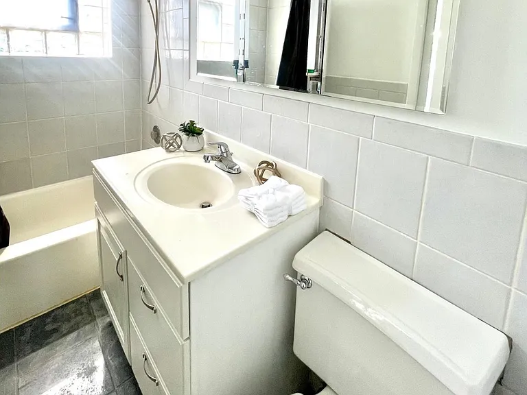 2610 Oakton St #9W — Photo 1