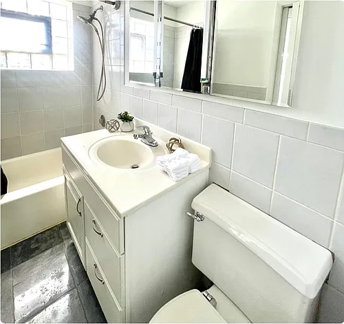 2610 Oakton St #9W Photo 1