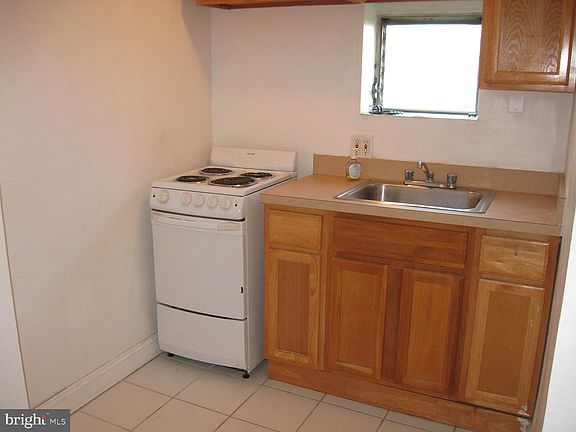 2nd image of 1046-46 South St #3