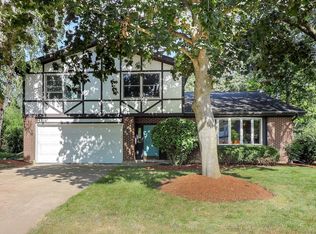 1505 Cantigny Way, Wheaton, IL 60189