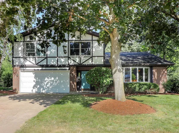 1505 Cantigny Way, Wheaton, IL 60189