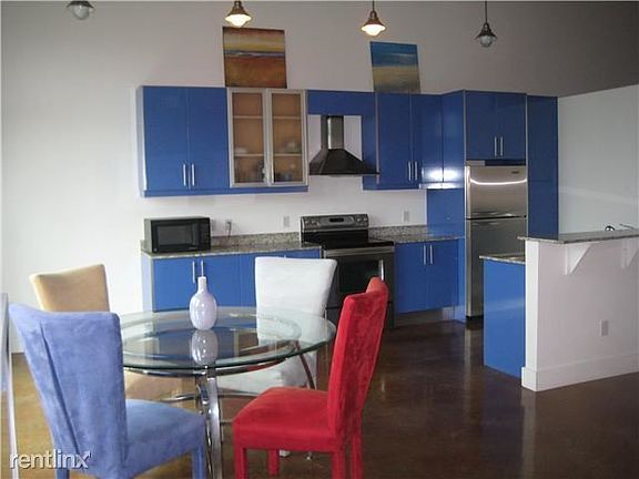 3rd image of 185 NE 4th Ave APT 0208