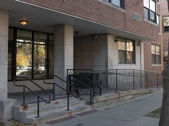 5th image of 1221 W Sherwin Ave #1221