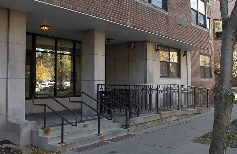 1221 W Sherwin Ave #1221 — Photo 5