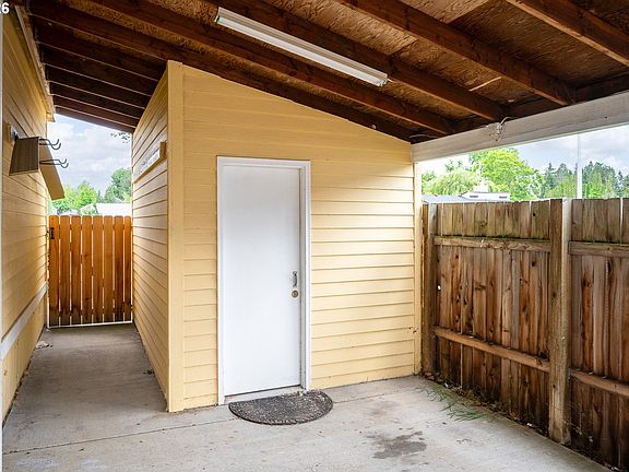 5th image of 1949 SE Palmquist Rd Unit 4