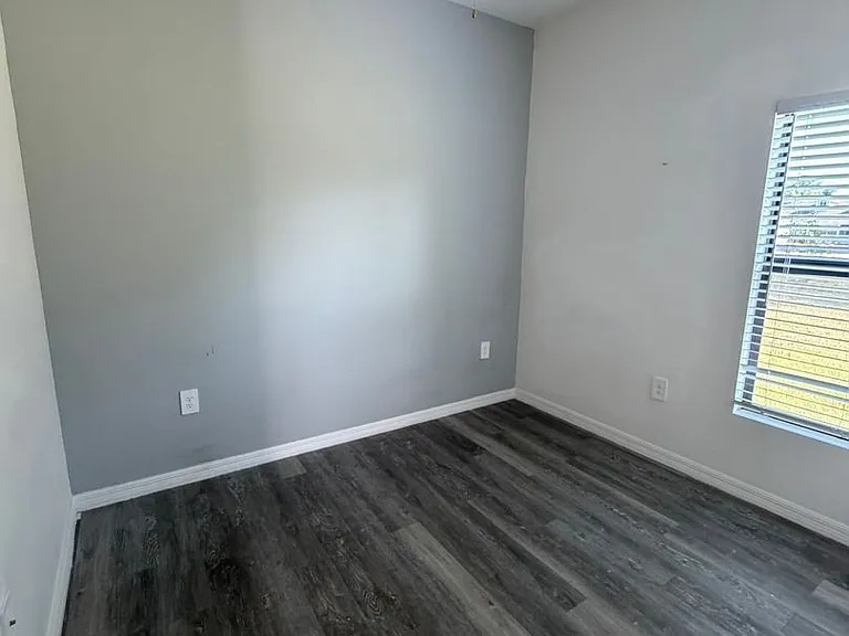 1095 Highlands Rd — Photo 4