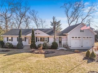 204 Hanton Rd, North Smithfield, RI 02896