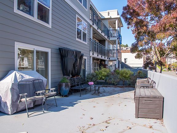All of this outdoor space belongs to this home. Approximately 1000sf