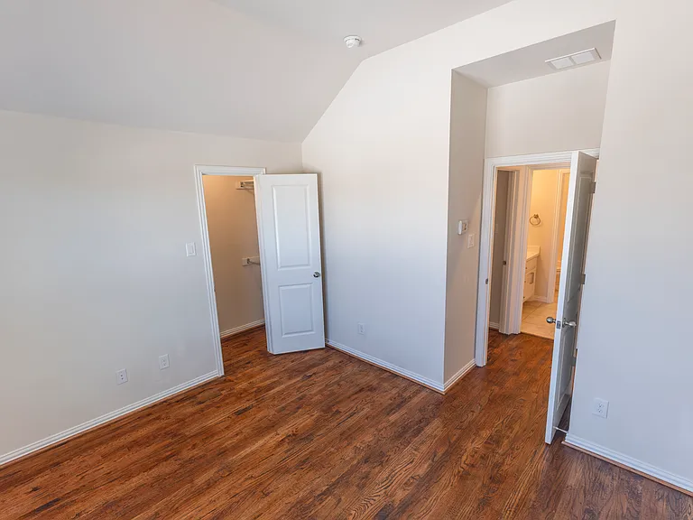 825 Warwick Blvd — Photo 14