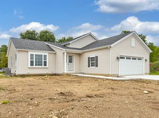 413 Savannah Dr, Walworth, WI 53184